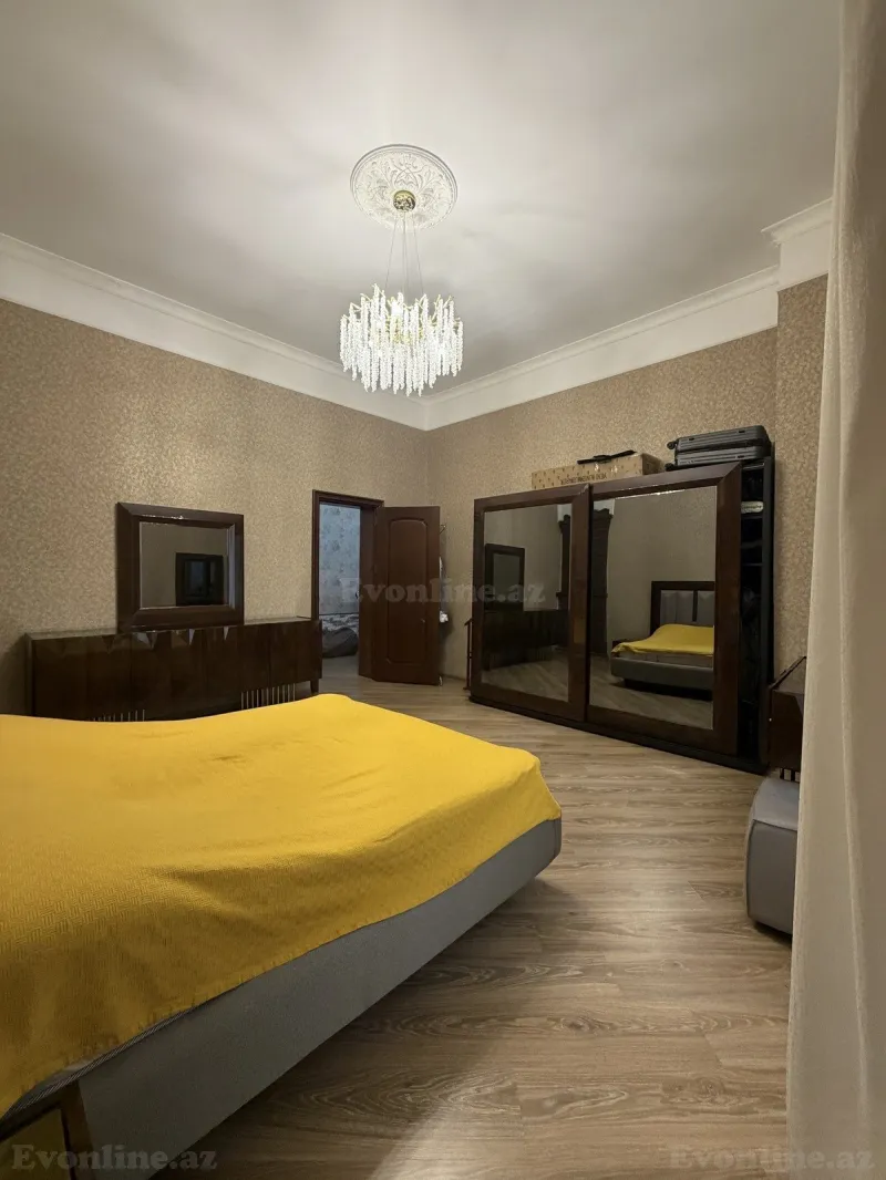 Satılır 4 otaqlı Mənzil Köhnə tikili 200 m² Bakı, Səbail r — Mənzil, Bakı (5)