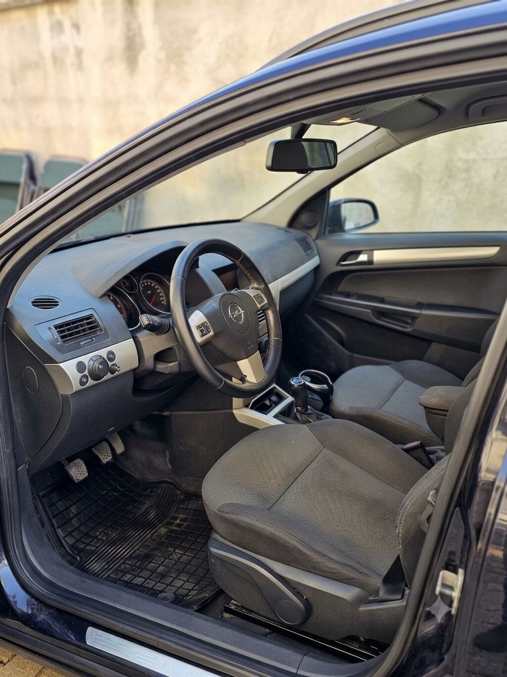 Opel Astra – qara rəngdə, universal kuzov Xüsusiyyətlər: - Kuzov 10-LZ-032 — Avtomobillər, Bakı (7)