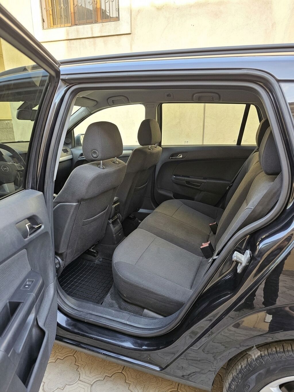 Opel Astra – qara rəngdə, universal kuzov Xüsusiyyətlər: - Kuzov 10-LZ-032 — Avtomobillər, Bakı (9)