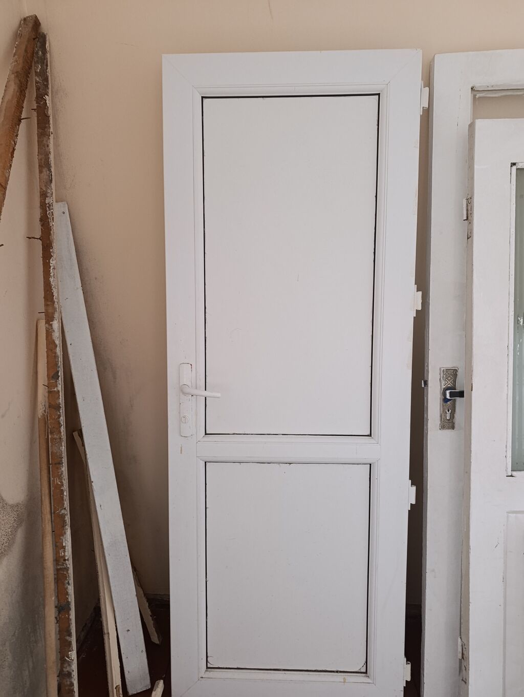 PVC qapı - Material: ağ rəngli PVC/profil - Dizayn: 2 panelli (yuxarı — Pəncərələr, qapılar, balkonlar, Bakı (2)