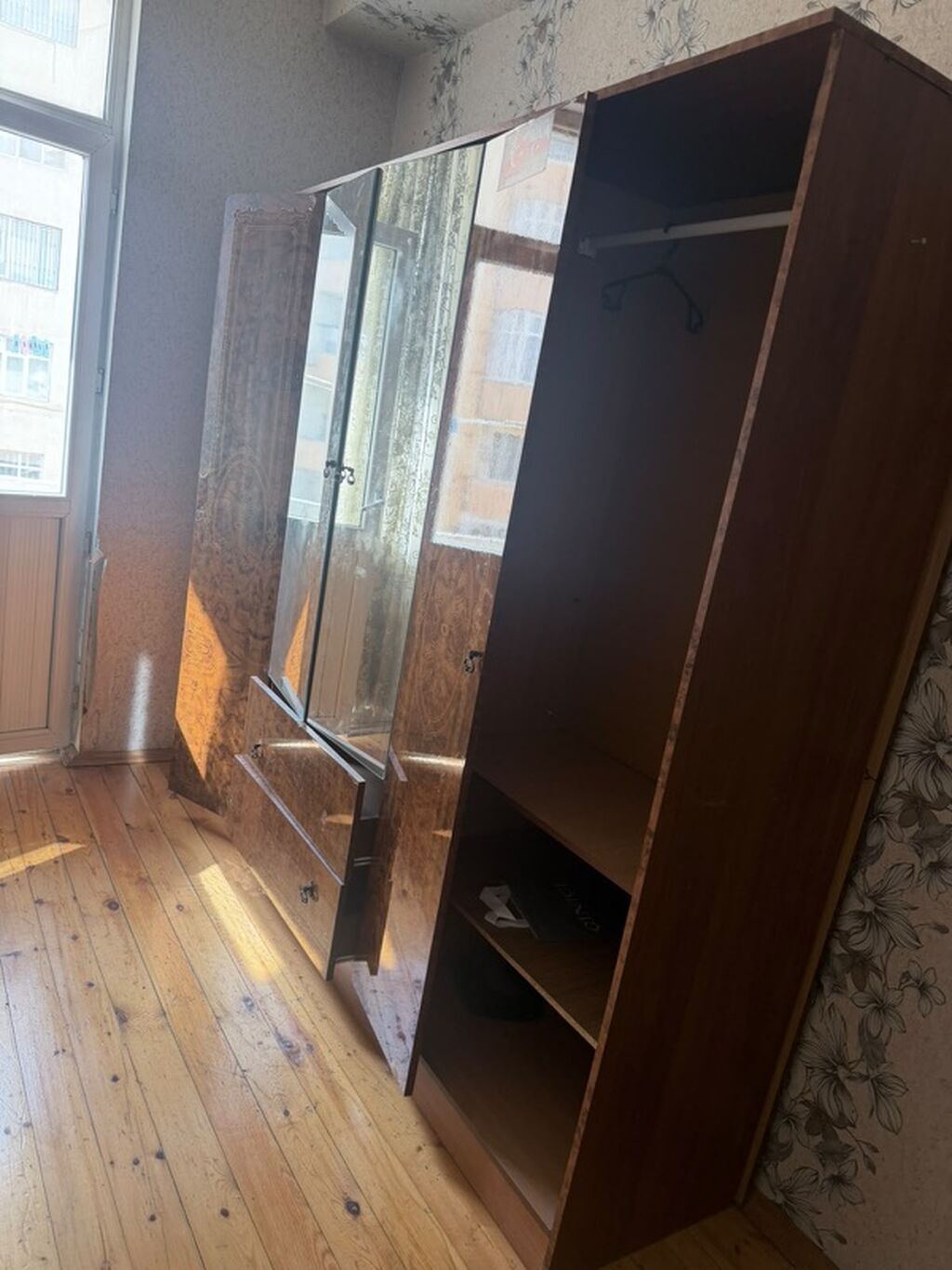 Mebel dəstləri – vitrin şkaf, divar dolabı və ağ qarderob - Vitrin — Qonaq otağı üçün, Digah (2)