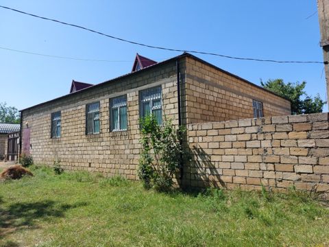Satılır 4 otaqlı həyət evi/bağ evi 200 m² — Quba