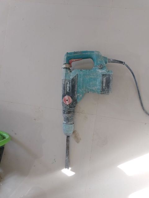 Ağır işlər üçün elektrikli betonqıran/perforator. - Tip: Şəbəkə ilə — Qobustan