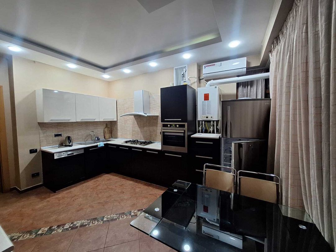 İcarəyə verilir 4 otaqlı yeni tikili 200 m² — Mənzil, Bakı (8)