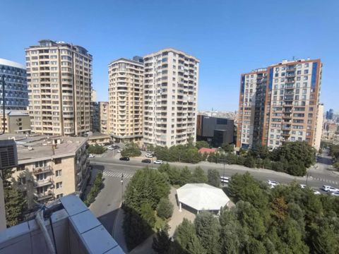 Satılır 3 otaqlı köhnə tikili 90 m² — Bakı