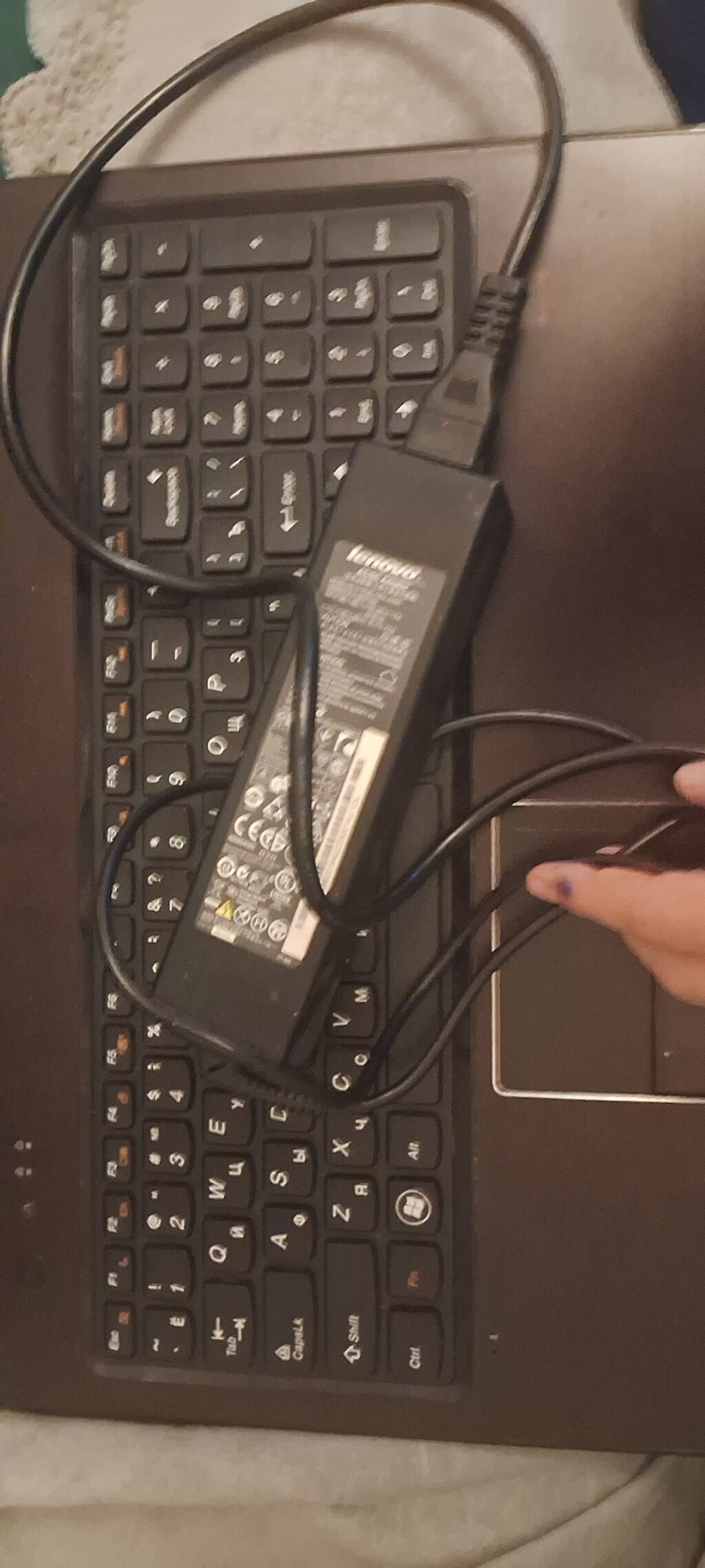 Lenovo noutbuk - Marka/model: Lenovo (qara korpus, parlaq qapaq) — Lenovo, Bakı (4)