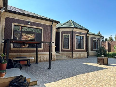 Satılır 5 otaqlı həyət evi/bağ evi 800 m² — Bakı