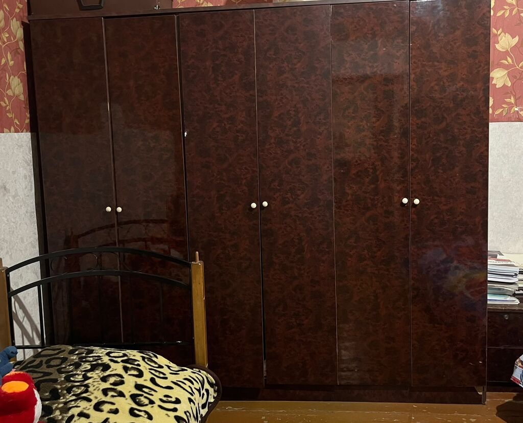 İşlənmiş, 6 qapı, Qəhvəyi, Taxta, Açılan, Düz dolab — Şkaflar, Bakı