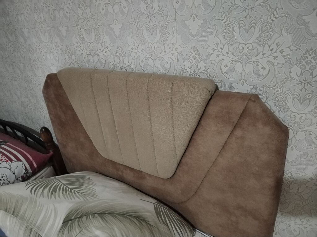 Bir nəfərlik çarpayı yataq dəsti ilə birlikdə təqdim olunur. Model — Yataqlar, Digah (2)
