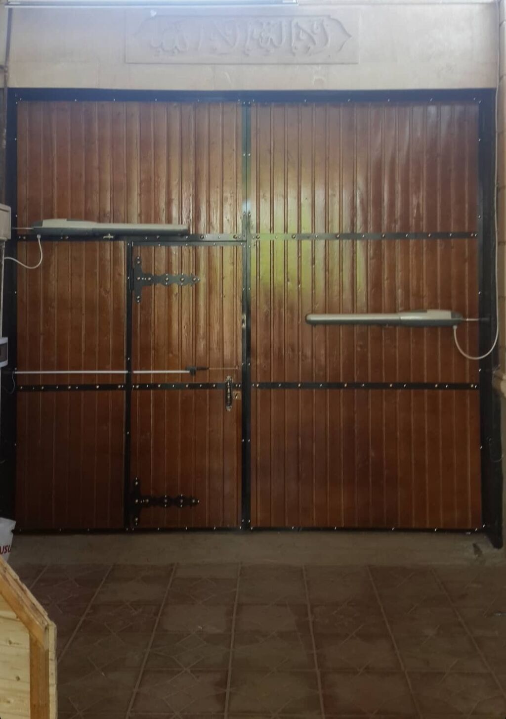 Yeni Dəmir Qaraj darvazası, Jalüz, Avtomatik, rəng - Qəhvəyi, Qapı ilə, Ödənişli quraşdırma, Rayonlara çatdırılma — Pəncərələr, qapılar, balkonlar, Bakı (2)