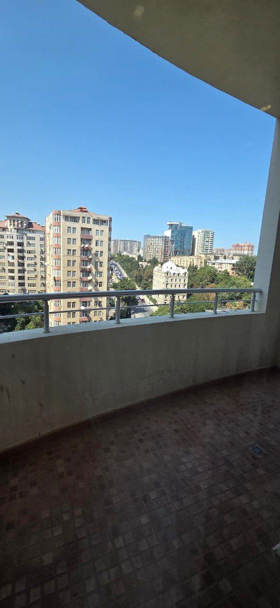 Satılır 4 otaqlı yeni tikili 200 m² — Mənzil, Bakı (10)