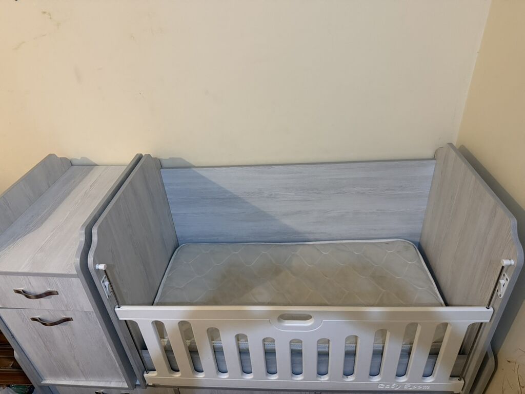 Çoxfunksiyalı uşaq beşiyi və komod dəsti - Material: ağac teksturalı — Uşaq mebeli dəstləri, Bakı (2)