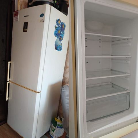 Samsung soyuducu satilir 250azn. No frostdu. Unvan Buzovna — Bakı