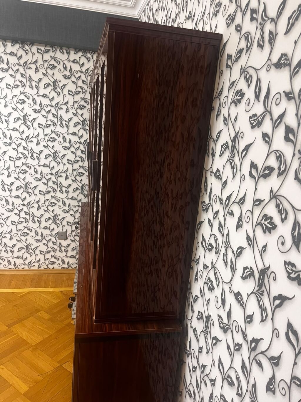 Şkaf-vitrin (qonaq otağı üçün) - Material: Ağ içlikli, qəhvəyi taxta — Şkaflar, Bakı (3)