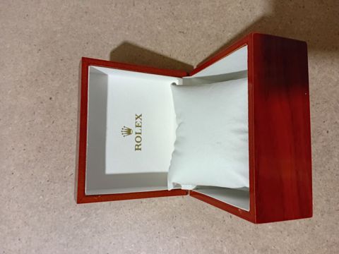 Məhsul: Rolex saat qutusu Təsvir: - Material: Parlaq cilalanmış ağac — Digah