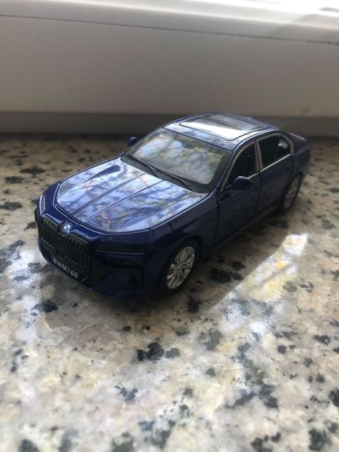 Metal kolleksiya modeli – BMW 7 Series (BWM760 lövhəli), tünd mavi — Bakı
