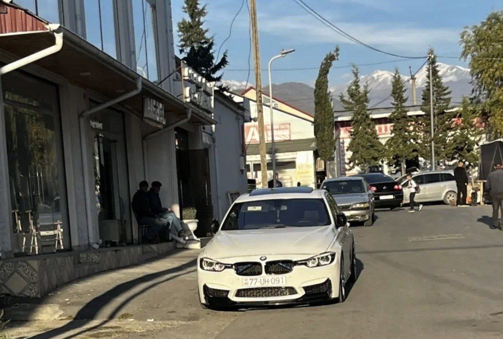 BMW 330, 2.0 L, 2015 il, 198 000 km 77-UH-091 — Avtomobillər, Zaqatala (4)