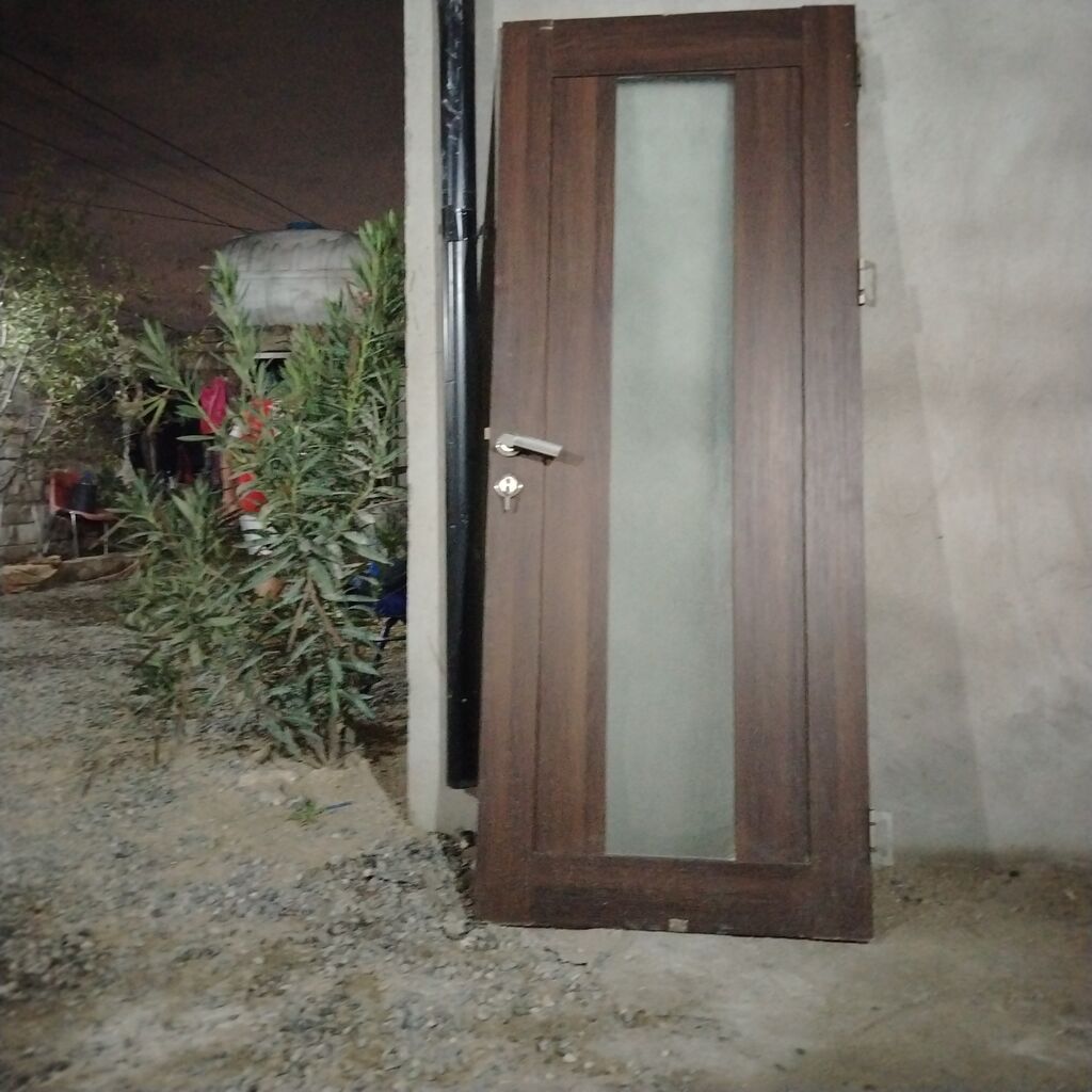 Şüşəli taxta qapı - Material: tünd qəhvəyi rəngdə MDF/taxta finiş — Pəncərələr, qapılar, balkonlar, Digah