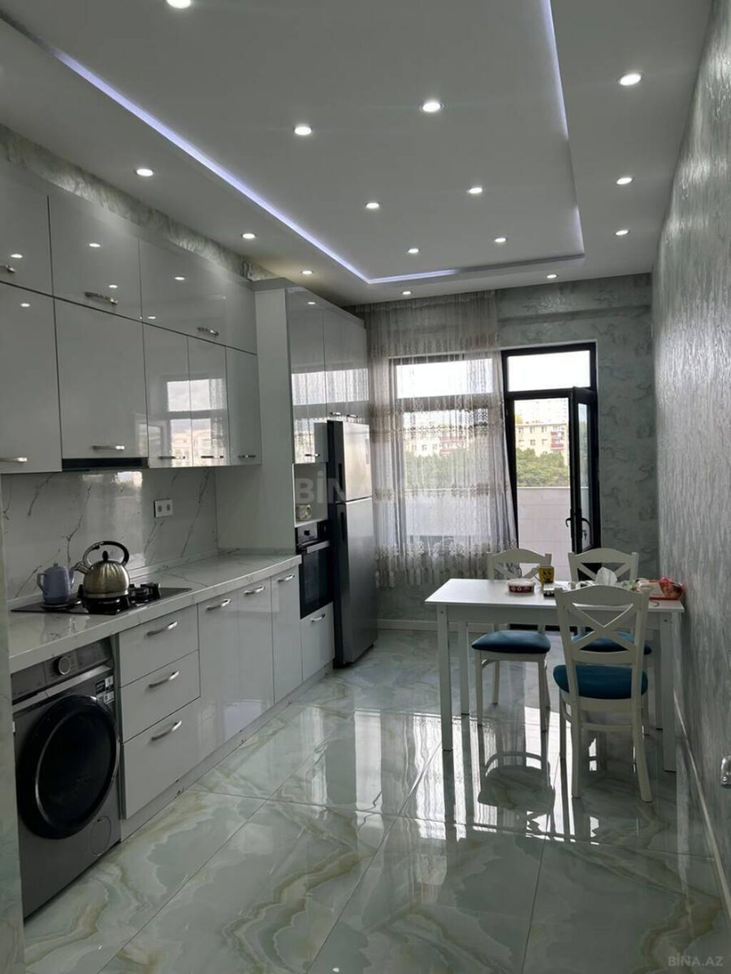 Binəqədi rayonunda 7-Cİ mikrorayonda dərnəgül metrosu yaxınlığında — Mənzil, Bakı
