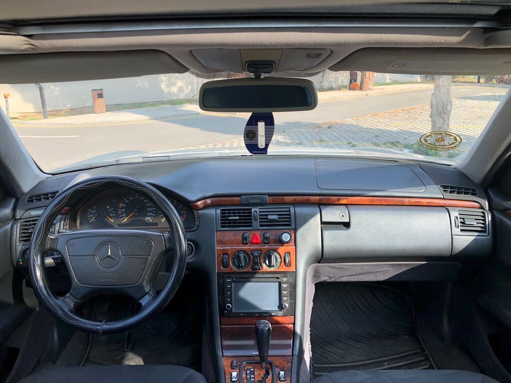 Mercedes-Benz E-Class (W210) sedan - Gümüşü rəng, 4 qapı, klassik — Avtomobillər, Bakı (4)