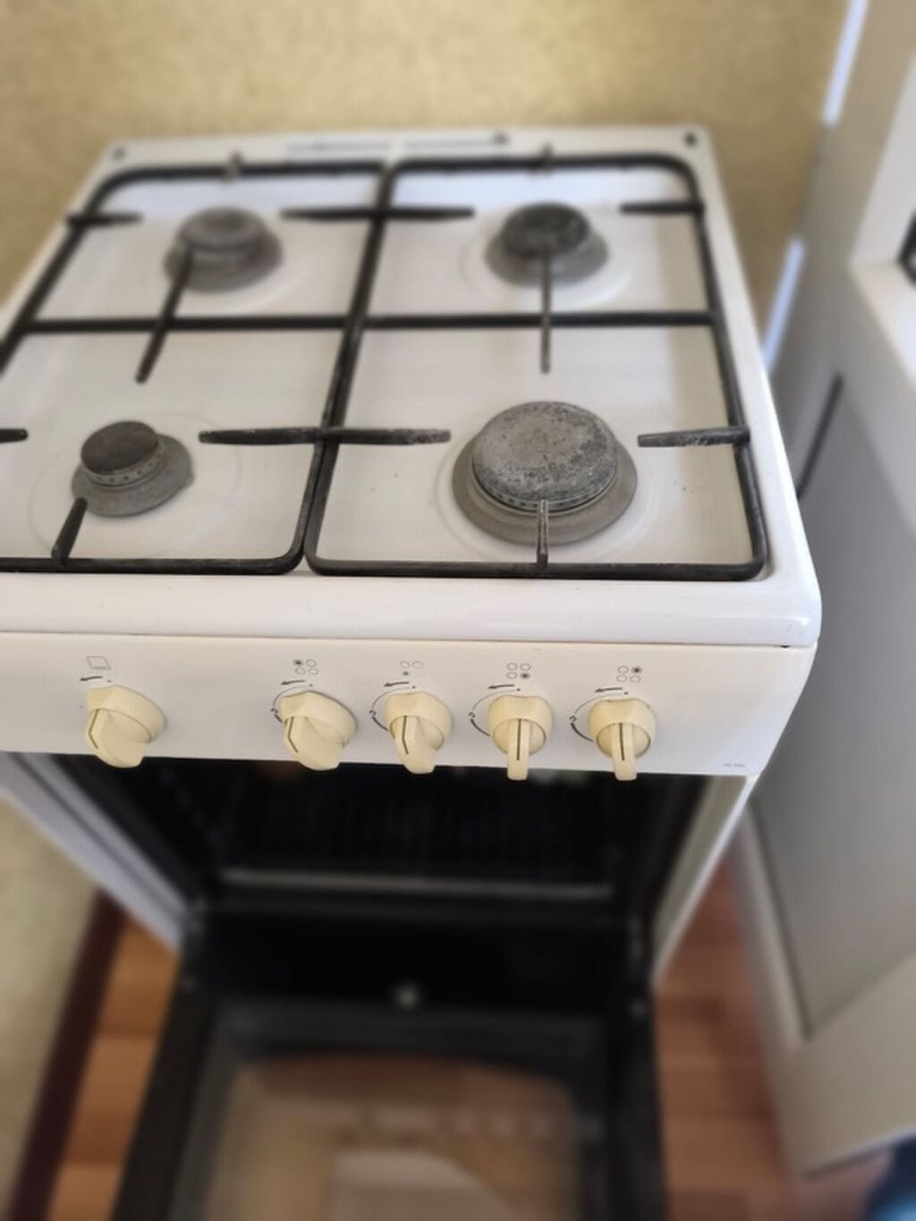 Beko markalı 4 gözlü qaz sobası satılır. Qazla işləyir, aşağı — Plitələr, Qobu (5)