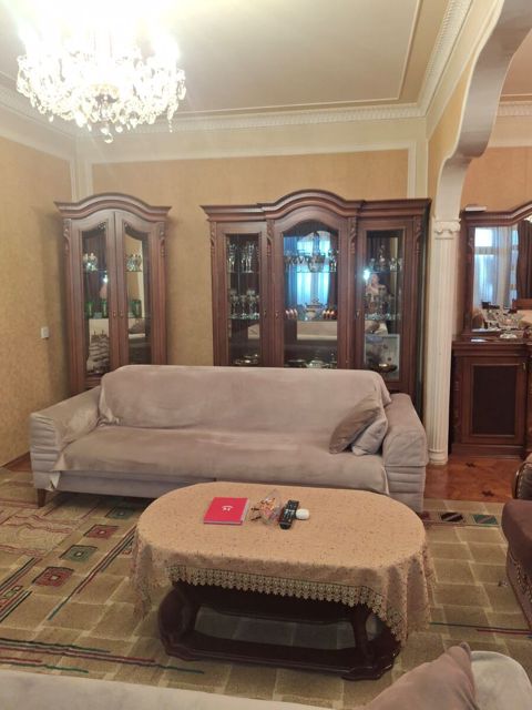 Satılır 5 otaqlı köhnə tikili 155 m² — Bakı