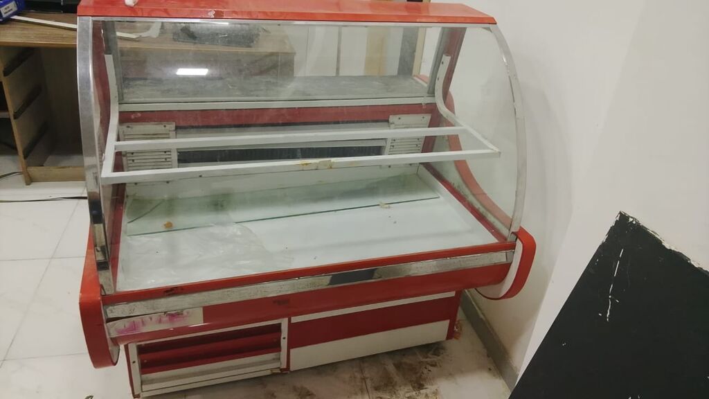 Kolbasa vitrin soyuducusu. Ölçüsü 1.20 sm, tam işləkdi. Qiyməti 250 — Soyuq avadanlığı, Bakı