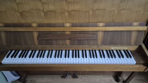 Upright pianino – “Ukraina” markası - Klassik upright konstruksiya — Bakı