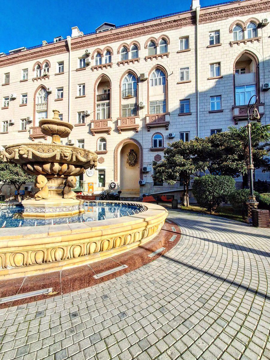 Satılır 3 otaqlı köhnə tikili 200 m² — Mənzil, Bakı