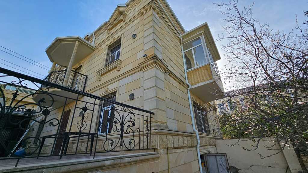 Satılır 5 otaqlı həyət evi/bağ evi 400 m² — Ev, villa, Bakı (2)
