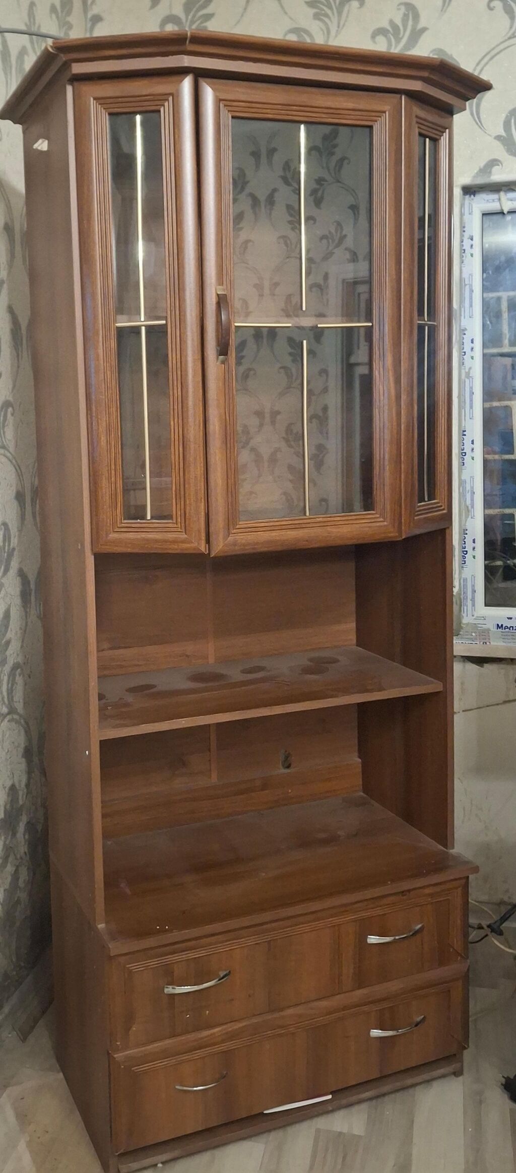 Klassik üslubda qonaq otağı üçün vitrın və şkaf dəsti. Xüsusiyyətlər — Qonaq otağı üçün, Masazır (2)