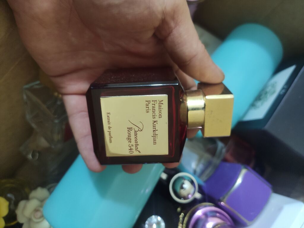 Parfuma aid çox şey var. Hamısı satılır. Ayrı-ayrılıqda və birlikdə — Ətir, Bakı (10)