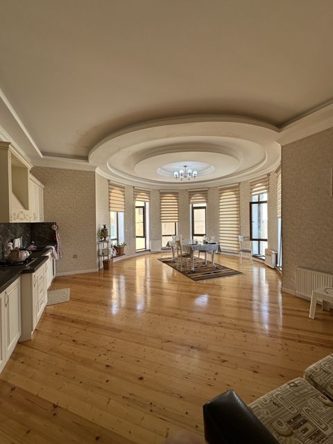 Satılır 9 otaqlı həyət evi/bağ evi 800 m² — Bakı