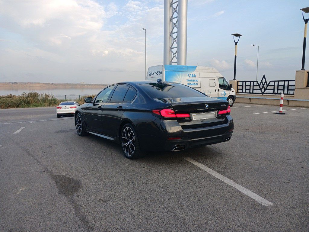 BMW 530e, 2.0 L, 12 kWh, 2021 il, 112 000 km — Avtomobillər, Bakı (4)