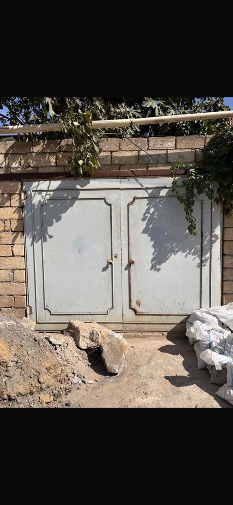Qaraj qapisi 290/232sm 450azn Bileceri 2200 leli — Bakı