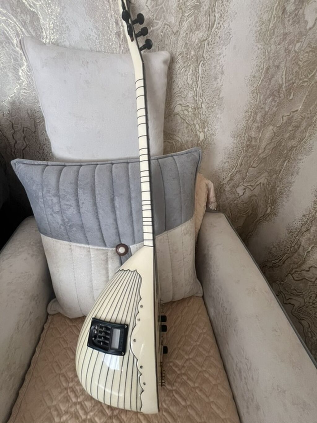 Elektrik saz – xüsusi bəzəkli, peşəkar səhnə üçün - Korpus: armud — Gitarlar və digər simli alətlər, Masazır (3)