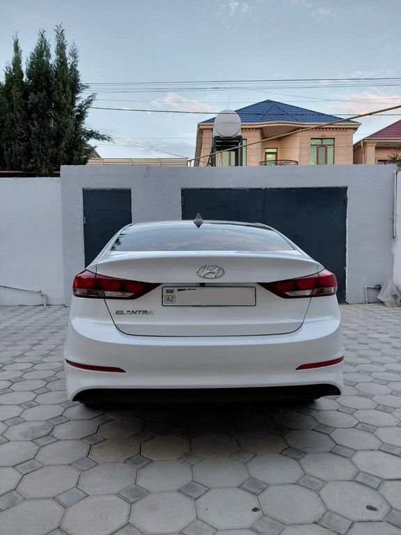 Hyundai Elantra, 2.0 L, 2018 il, 300 000 km — Avtomobillər, Bakı (4)