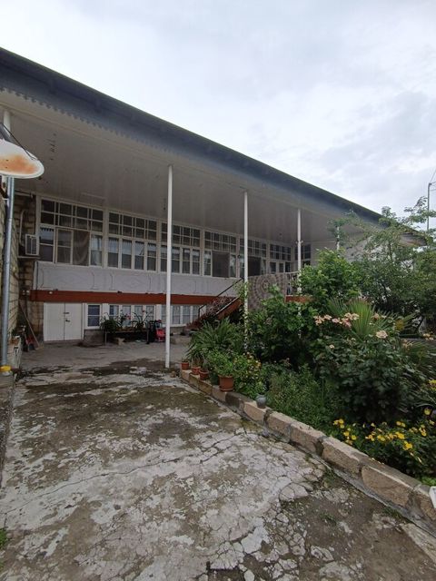 Həyət evi, Şəki ş — Şəki