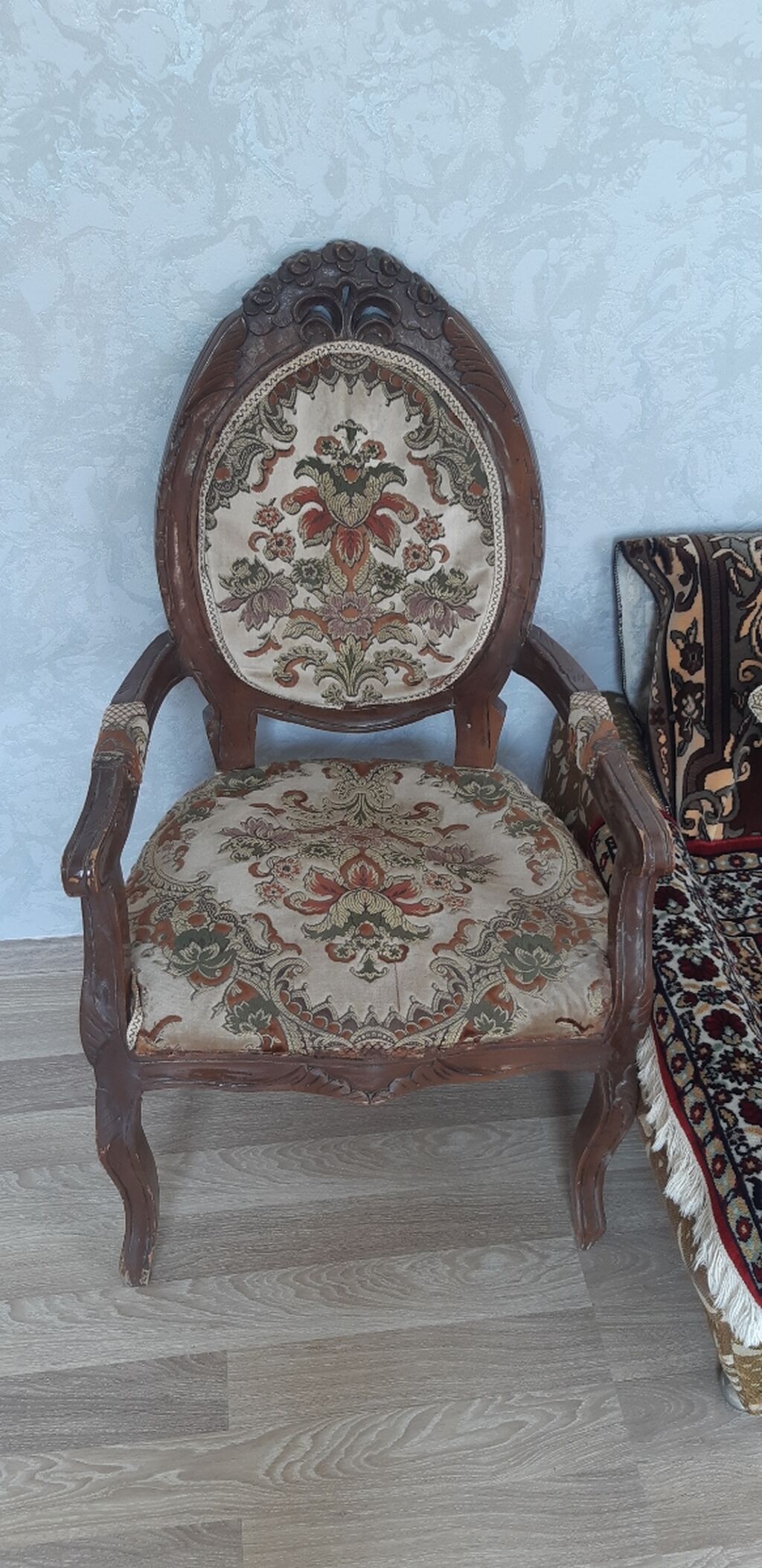 Antik salon dəsti – taxta oyma korpuslu Tərkib: - 1 ədəd üçlü divan — Yumşaq mobilya dəstləri, Bakı (4)