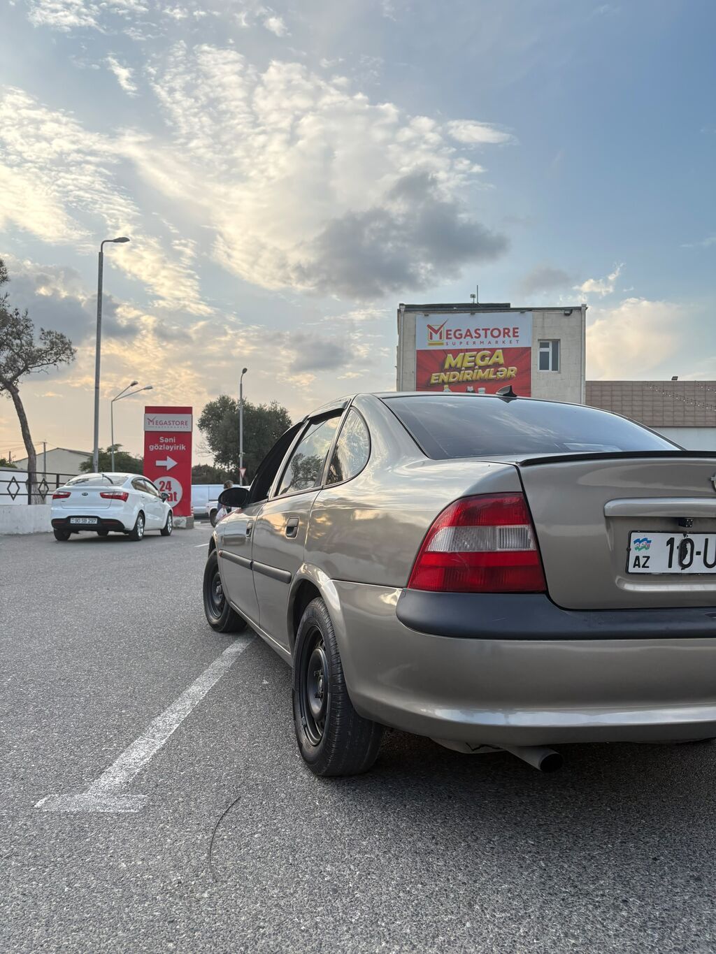 Opel Vectra: 1.6 l 1997 il 442000 km Sedan 10-UX-932 — Avtomobillər, Bakı (6)