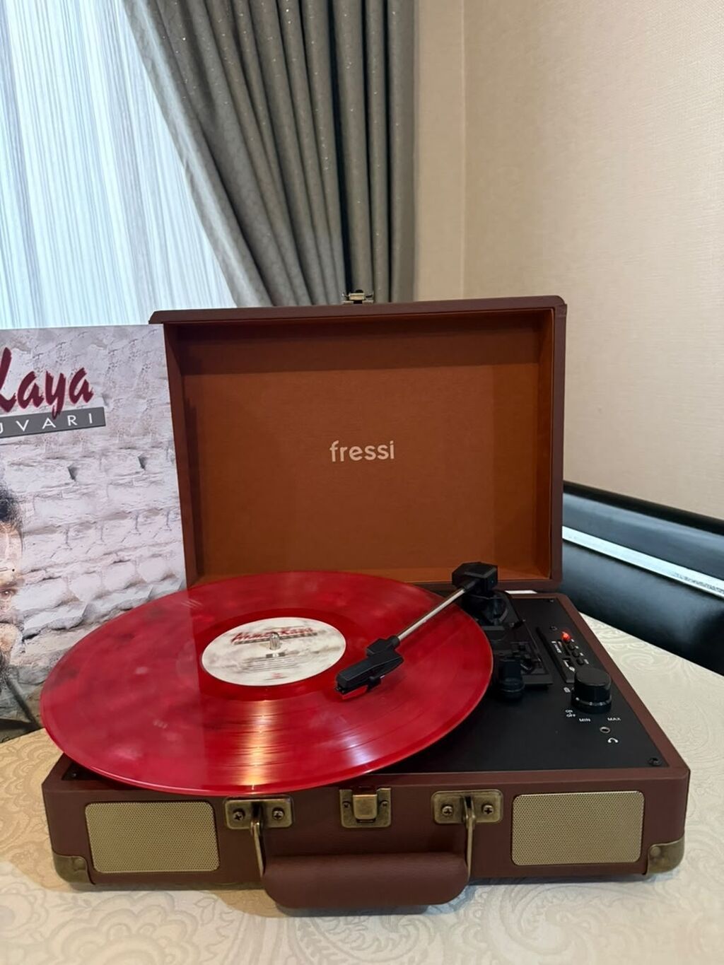 Məhsul: Fressi Retro Turntable – portativ pikap Xüsusiyyətlər — Vinil proqreslər və aksesuarlar, Bakı (5)