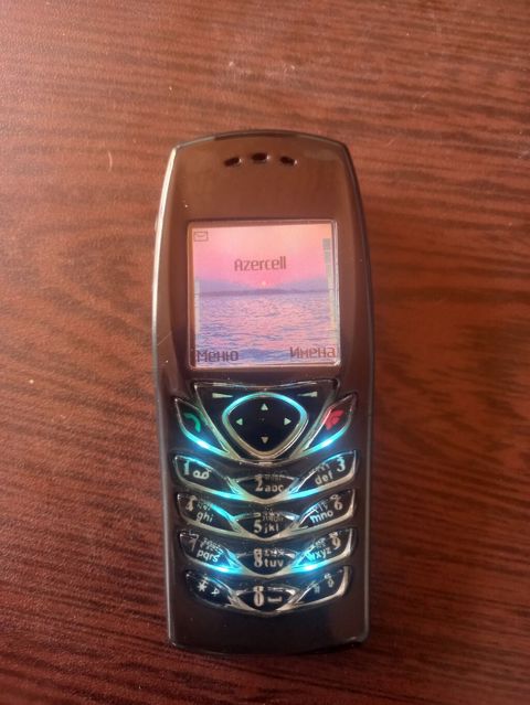 Klassik düyməli mobil telefon Xüsusiyyətlər: - Rəngli ekran — Masallı