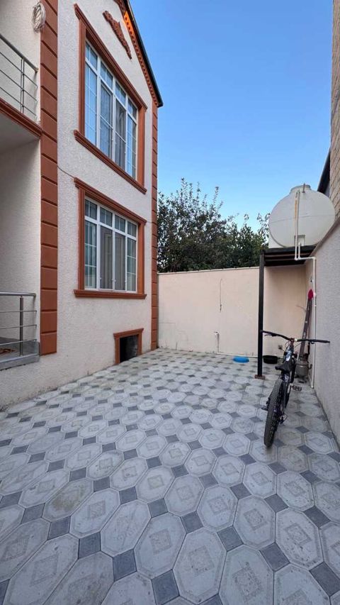 Satılır 4 otaqlı həyət evi/bağ evi 120 m² — Bakı