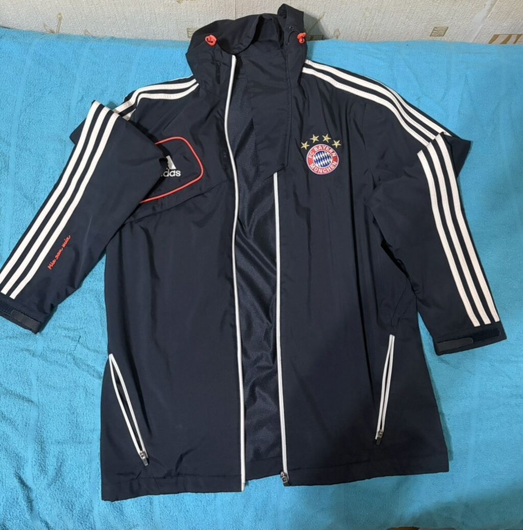Adidas FC Bayern München küləkkeçirməz gödəkçə - Rəng: tünd göy, ağ — Kurtkalar, Bakı