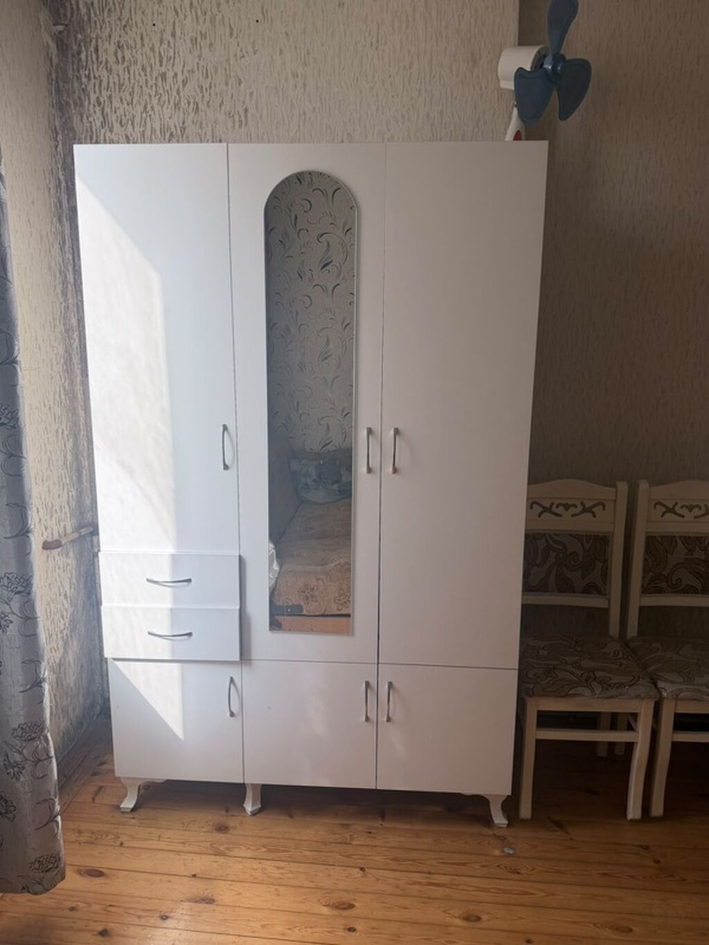Mebel dəstləri – vitrin şkaf, divar dolabı və ağ qarderob - Vitrin — Qonaq otağı üçün, Digah (3)