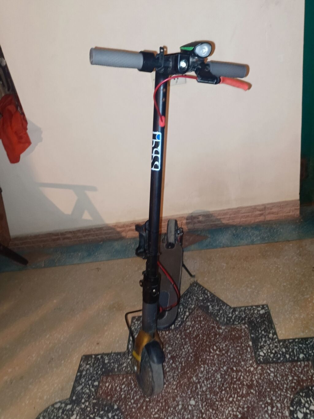 Elektrik skuteri – “Shimano” yazılı gövdə, qatlanan konstruksiya — Skuterlər, Bakı (3)