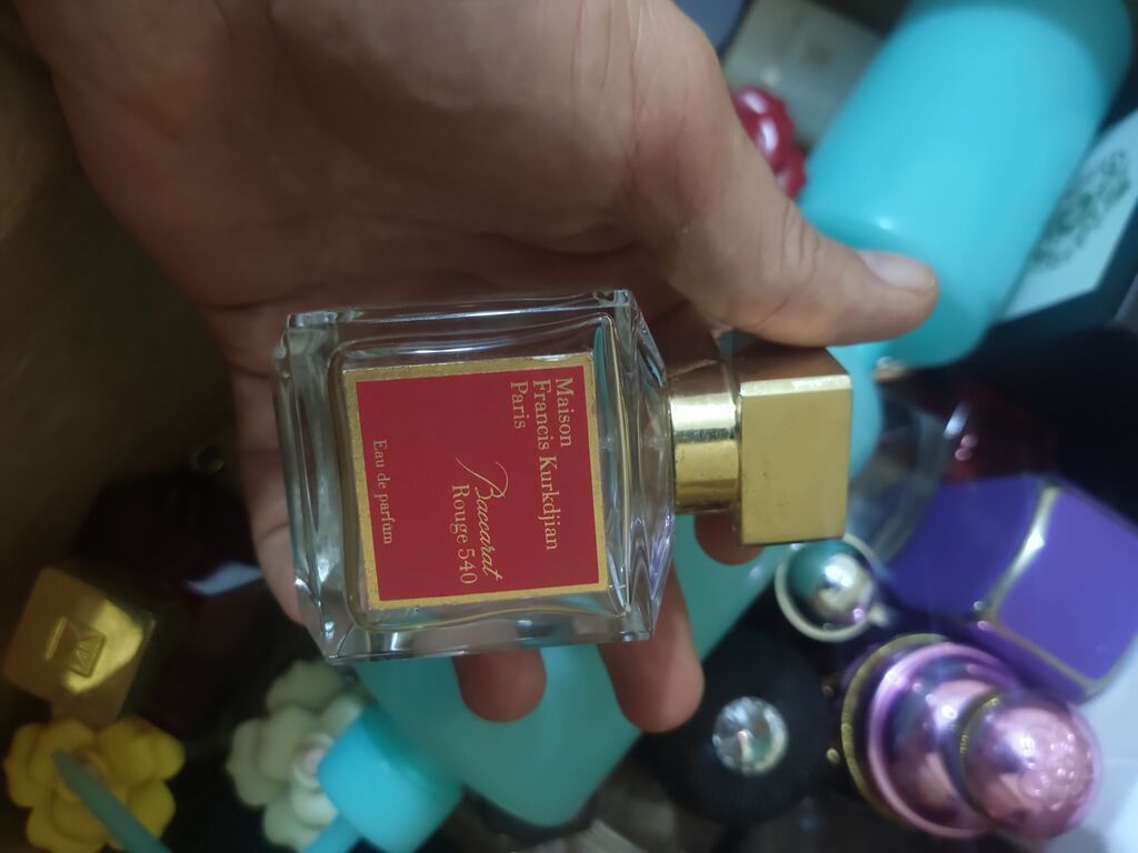 Parfuma aid çox şey var. Hamısı satılır. Ayrı-ayrılıqda və birlikdə — Ətir, Bakı (9)