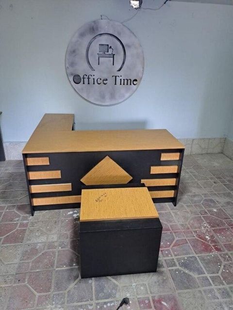 Ofis mebeli Yenidir Hazir var. stokda: 4 ədəd var rəng seçimi var — Bakı