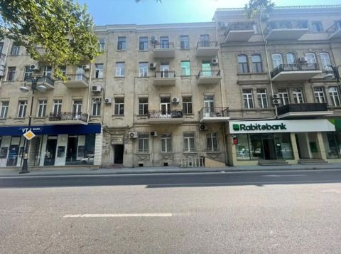 Satılır 3 otaqlı köhnə tikili 120 m² — Bakı