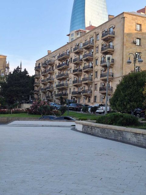 Satılır 2 otaqlı köhnə tikili 47 m² — Bakı